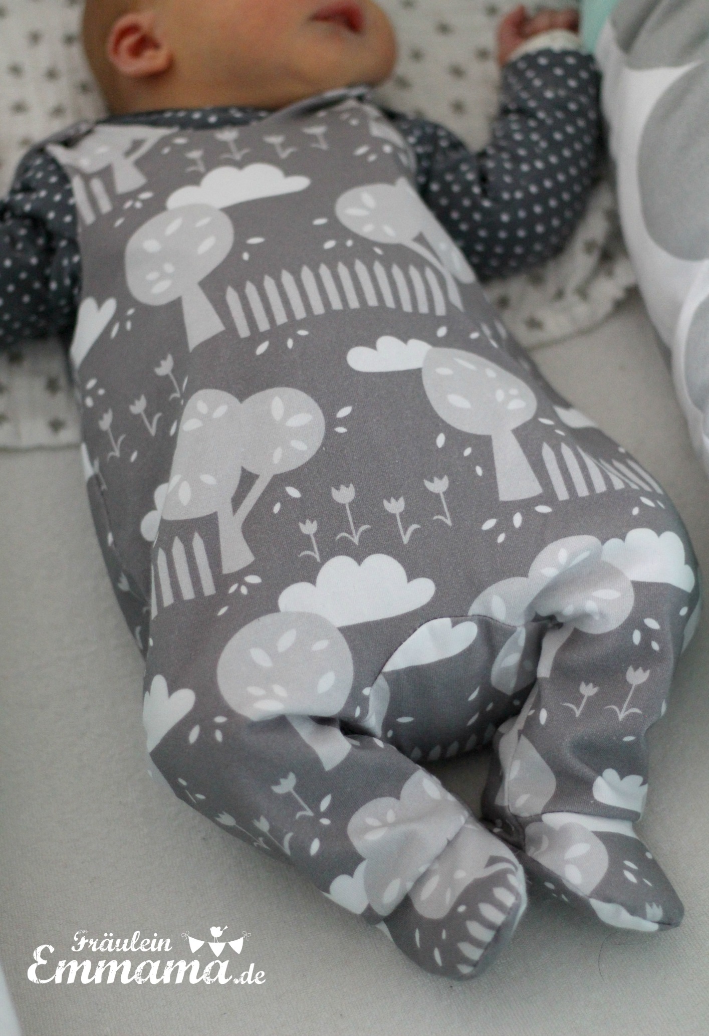 -Strampler grau IMG_2121